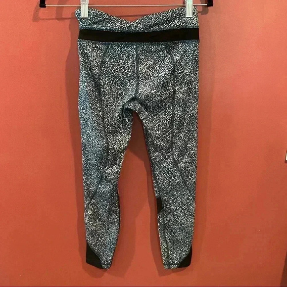 Lululemon Blue Leggings with Dots - Picture 7 of 8